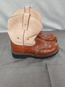 lot 2332 image: Ariat Fatbaby Womens Western Cowboy Boots Size 9B Brown Croc Print with Rhinestones