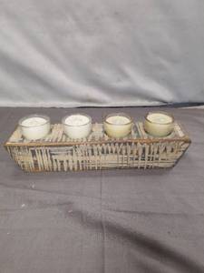 lot 2352 image: Rustic Wood 4-Votive Candle Holder Centerpiece
