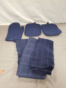 lot 2365 image: Navy Blue Kitchen Linen Set with Oven Mitt, Pot Holders, and Dish Towels
