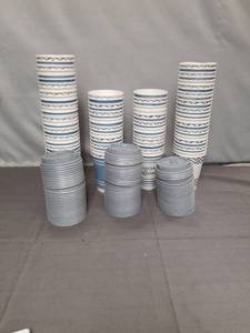lot 2389 image: Dixie Disposable Hot Paper Cups with Lids Bulk Lot