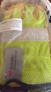 lot 10 image: 3M Scotchlite Reflective High Visibility Work Gloves Size Medium