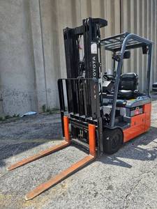 lot 19780 image: 2022 Toyota 8FBE18U Electric Sit-Down Forklift - 3500lb Capacity