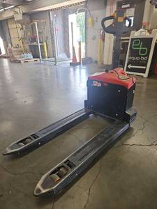 lot 19789 image: Electric Pallet Truck - Model LL-T15