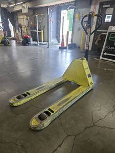 lot 19791 image: G941 Electric Powered Pallet Jack - Model PPT40H