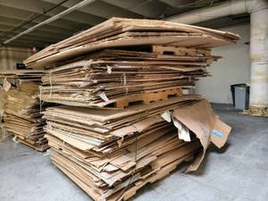 lot 19815 image: Large Lot of Flat Corrugated Cardboard Sheets Gaylords