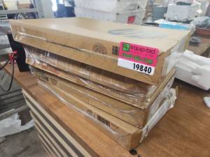 lot 19840 image: Lot of 4 HP Laptops (3) Blue (1) Silver