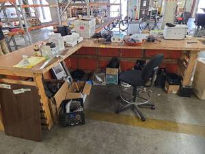 lot 19852 image: Mixed Lot of Tools, and Household Items Including Hamilton Beach Mixer, Chalk Sign and More
