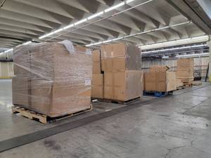 lot 19811 image: Bulk Lot of Furniture and AC Units