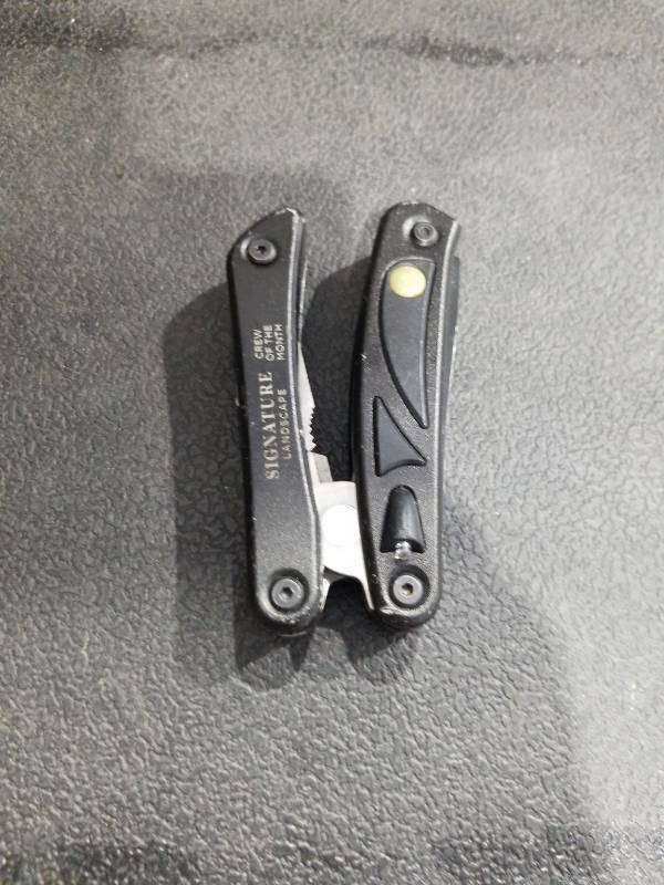 lot 3518 image: Signature Landscape Multi-Tool with Pliers and Knife