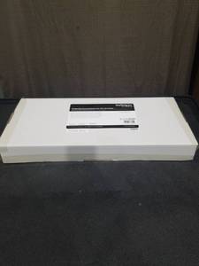 lot 1329 image: StarTech.com RKPW081915 Rackmount PDU with 8 Outlets with Surge Protection - 19 in Power Distribution Unit - 1U New