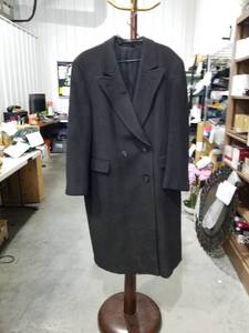 lot 1366 image: Hart Schaffner & Marx Gold Trumpeter Mens Double-Breasted Wool Overcoat Size Unknown