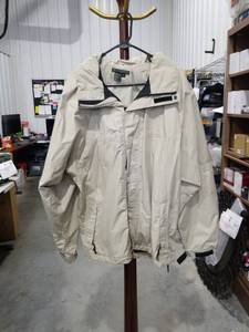 lot 1369 image: Royal Robbins Outdoor Travel Clothing Windbreaker Jacket XL