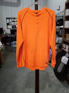 lot 1377 image: Realtree Blaze Orange Long Sleeve Thermal Henley Shirt - Size Medium