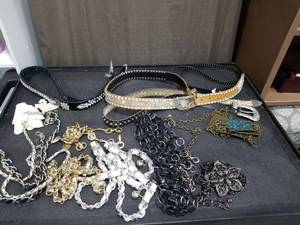 lot 1392 image: LOT OF RANDOM FASHION BELTS