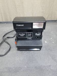 lot 1393 image: Polaroid One Step Flash Instant Camera