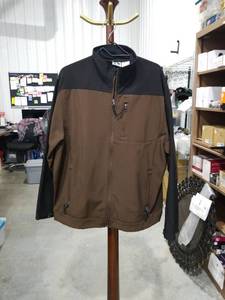 lot 1413 image: Athletic Works Mens Two-Tone Softshell Jacket - Size Large