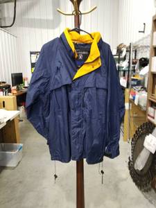 lot 1418 image: Weatherproof Garment Company Performance Rain Jacket XL Navy Blue Yellow