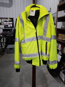 lot 1424 image: Alert Shirt High Visibility ANSI Class 3 Bomber Jacket