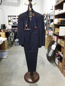 lot 1425 image: J. Riggins Hunting Horn Navy Pinstripe Double-Breasted Mens Suit Size 38R Pants 31R