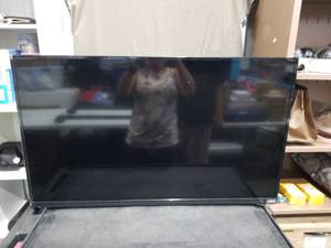 lot 1461 image: Vizio 40-Inch LED Flat Screen TV with Remote