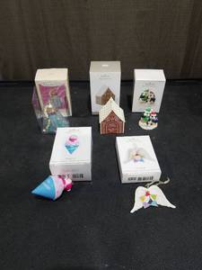 lot 1486 image: Hallmark Keepsake Christmas Ornament Collection - Set of 5