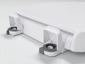 lot 7091 image: KOHLER Cachet ReadyLatch Plastic White Elongated Soft-Close Seat