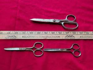 lot 11 image: Professional Hair Cutting Scissors Set