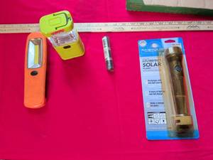 lot 17 image: Mixed Flashlight and Emergency Light Collection