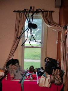 lot 26 image: Halloween Decoration Collection with Giant Spider and Horror Masks