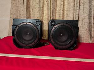 lot 29 image: BassXpander Car Audio Speakers Pair