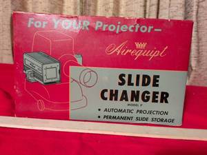 lot 30 image: Airequipt Automatic Slide Changer Model P with Adapter and Projector Bulb