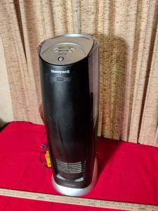 lot 48 image: Honeywell QuietCare Tower Air Purifier with UV Light