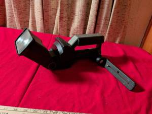 lot 62 image: Sunpak Auto 622 Pro-System Handle Mount Flash