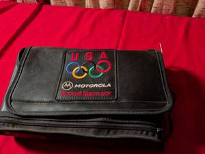 lot 77 image: Motorola CellStar USA Olympics Proud Sponsor Mobile Phone Kit