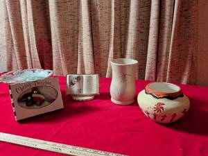 lot 80 image: Decorative Ceramic and Porcelain Home Decor Collection