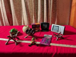 lot 106 image: Mixed Lot of Clocks, Figurines and Decor Items