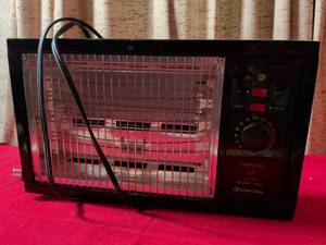 lot 111 image: Comfort Zone Instant Heat Radiant Space Heater 1500W