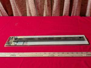 lot 119 image: Storehouse 18-Inch Magnetic Tool Holder Strip