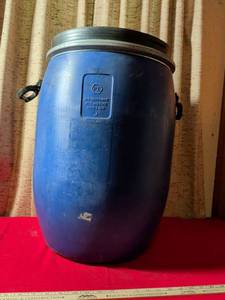 lot 122 image: Blue HDPE Plastic Barrel Drum with Locking Lid