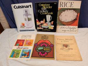 lot 131 image: Lot of 6 Assorted Cooking Booklets and Recipe Pamphlets