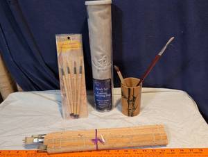 lot 238 image: Artist Bamboo Paint Brush Collection with Canvas Carrying Bag and Bamboo Roll-Up Mat