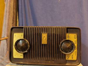 lot 252 image: Philco Tube Table Radio Model 54-9367 (did plug it in. It did not turn on. Dont know if it could be fixed or what sewing as it is)
