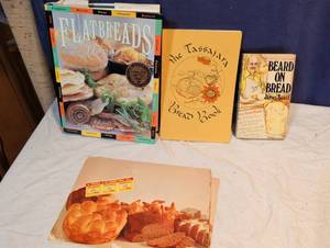 lot 306 image: Bread Baking Cookbook Collection with Fleischmanns Yeast Promotional Booklet