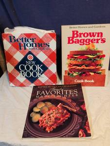 lot 312 image: Better Homes and Gardens Cookbook Set of 3