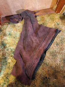 lot 323 image: Brown Suede Leather Western Chaps with Zipper and Buckle Closure