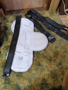 lot 326 image: Thorowgood Dressage Girth 60cm with Medallion Fleece Saddle Pad and Leather Strap Set