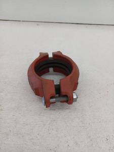 lot 67796 image: 4 Pack Pipe Coupling