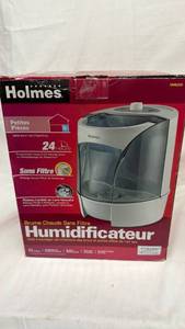 lot 110 image: Holmes HM5250 Filter Free Warm Mist Humidifier