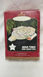 lot 125 image: Hallmark Keepsake Magic Ornament Star Trek Deep Space Nine U.S.S. Defiant with Blinking Lights 1997