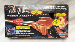 lot 135 image: Star Trek Generations Klingon Disruptor by Playmates �� Collectors Edition